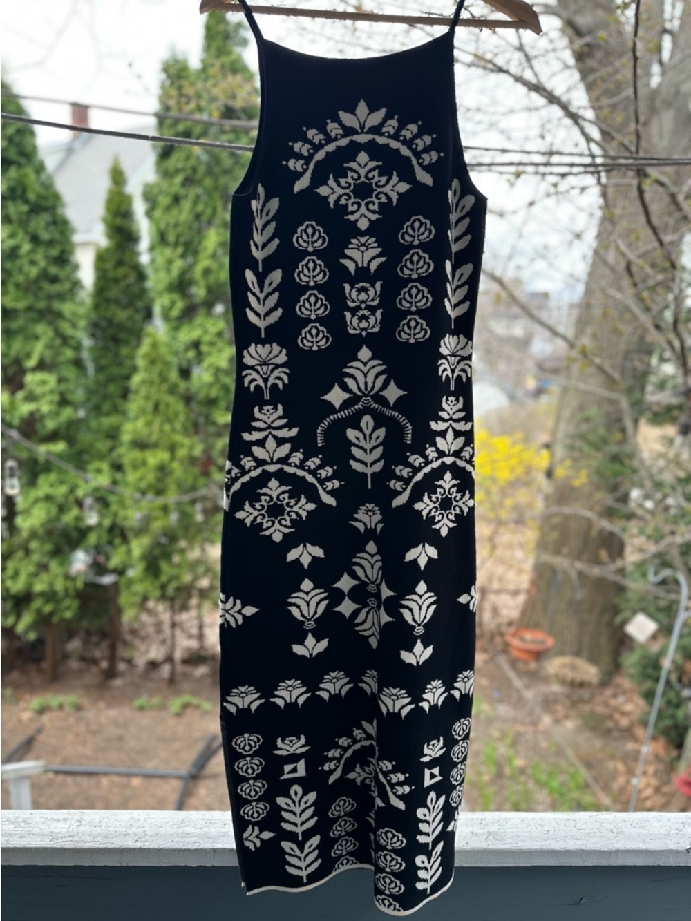 House of Harlow 1960 Black Maxi Skirt with White Floral Motif - Picture 2 of 5